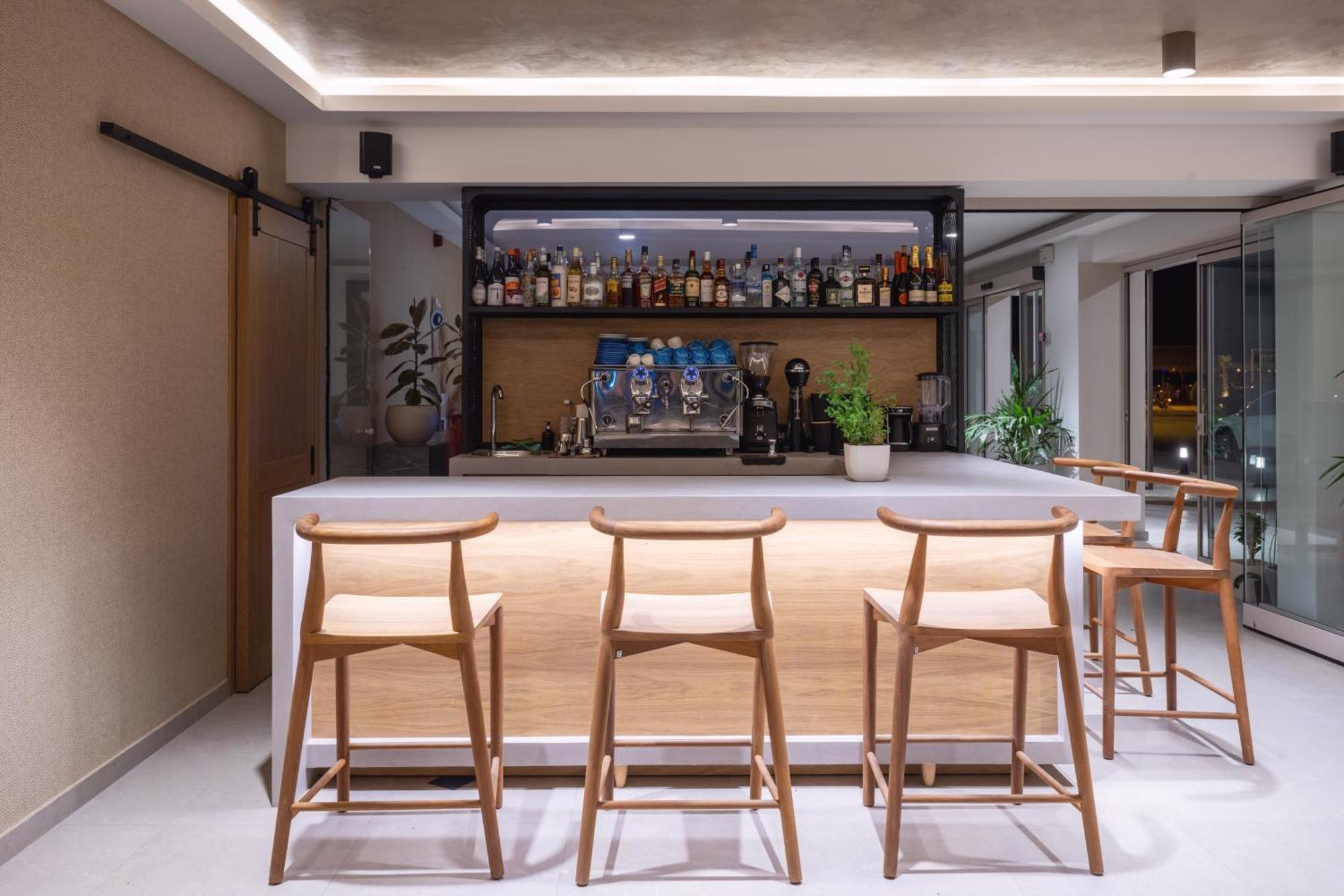 Pantheon Sea View Aparthotel Néoi Póroi Eksteriør bilde